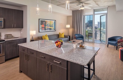 Civic District Resort | 1BD/Austin - Rooftop Pool & Firepit, BBQ!