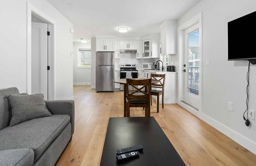Ladner House | 1BD Cozy Coach Home B in Delta