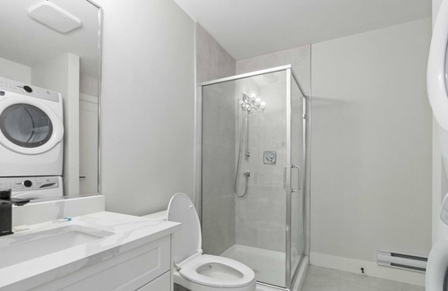 Ladner House | 1BD Cozy Coach Home B in Delta