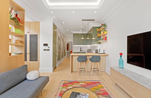 City of Westminster Apartment | 1Bed Ground Floor Flat in London