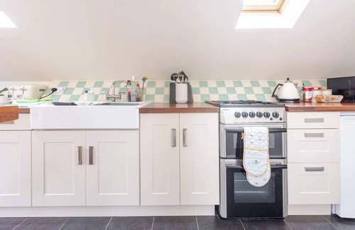 Giltbrook Apartment | 1Bed Village Annexe Sleeps 2 - Parking & Wifi