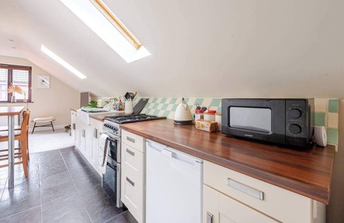 Giltbrook Apartment | 1Bed Village Annexe Sleeps 2 - Parking & Wifi