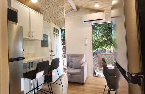 Woodland Hills Cottage | 1BR 1BA tiny home with W/D a few steps away from Kaiser Woodland Hills