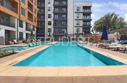 North Burnet Apartment | 1BR Alongside Q2 and Domain With Pool, Gym and Free Parking
