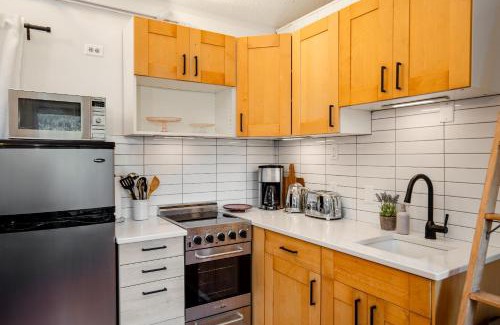 Whistler Creekside House | 1BR and Loft, Close to Creekside Gondola by Harmony Whistler Vacations