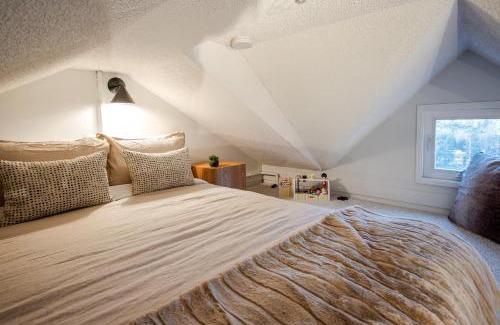 Whistler Creekside House | 1BR and Loft, Close to Creekside Gondola by Harmony Whistler Vacations