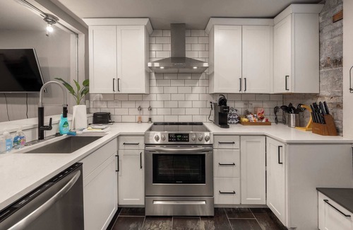 Ludlow Apartment | 1BR Apt, Minutes to Downtown Cincy, Stadiums, Bars