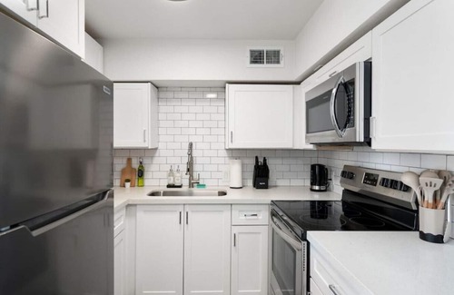 Truman Terrace Apartment | 1BR Apt. + Parking | Steps from Phoenix Art Museum