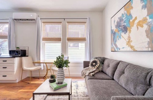 Uptown Apartment | 1BR - Boutique Flat - Prime NW Location