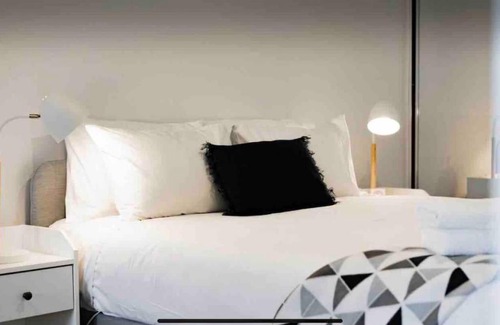 Braddon Apartment | 1Br Braddon retreat with mountain views