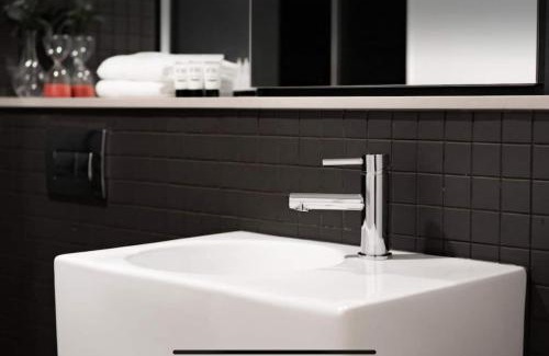 Braddon Apartment | 1Br Braddon retreat with mountain views