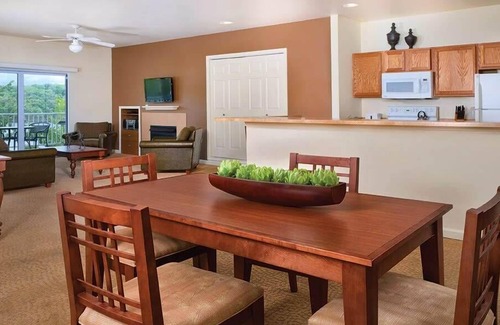 Osage Beach Condo | 1br Condo in Ozark Area-Water & Amusement Parks