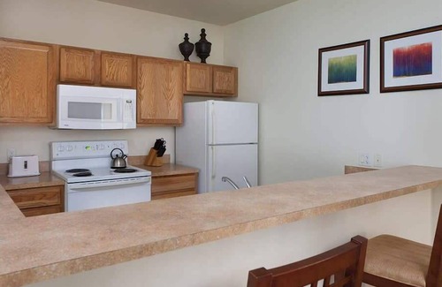 Osage Beach Condo | 1br Condo in Ozark Area-Water & Amusement Parks