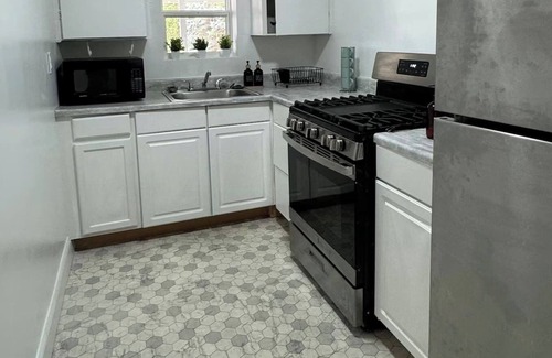 Morgantown Apartment | 1BR Garden Oasis in Westover | Pet-Friendly | WVU