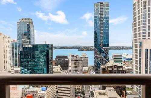 Auckland Central Business District Apartment | 1BR in Prime location+City views by Zodiak Stays