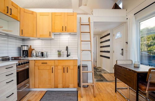 Whistler Creekside Condo | 1BR + Loft | Amazing Views | Near Gondola | Free Parking