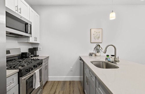 Constable Hook Apartment | 1BR Luxe BoHo w/Free Parking 30Min to NYC