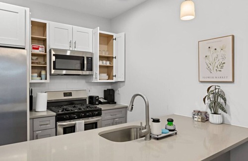 Constable Hook Apartment | 1BR Luxe BoHo w/Free Parking 30Min to NYC