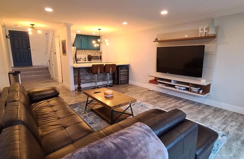 North Queen Anne House | 1BR Modern Queen Anne Townhome