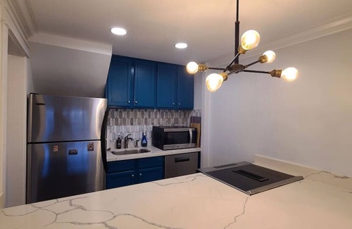 North Queen Anne House | 1BR Modern Queen Anne Townhome