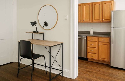 Ravenswood Apartment | 1BR Pad with Homey Feel