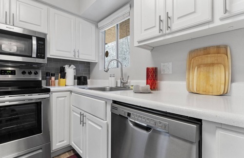 Mesa Apartment | 1BR/Pool/Gym/1 Mi To Banner Hospital