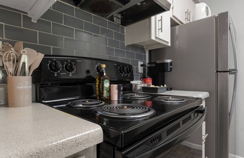 Mesa Apartment | 1BR - Pool - Gym - 1 Mi To Banner Hospital