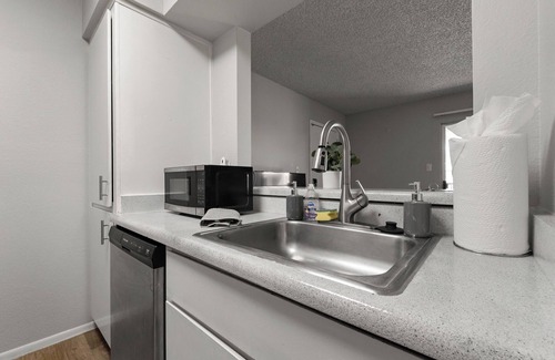 Mesa Apartment | 1BR - Pool - Gym - 1 Mi To Banner Hospital