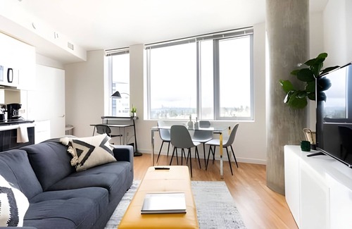 West Bellevue Apartment | 1BR | Pool, Gym, Rooftop | Bellevue | Sophari A
