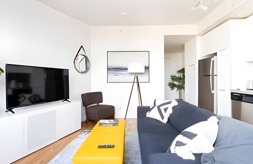 West Bellevue Apartment | 1BR | Pool, Gym, Rooftop | Bellevue | Sophari A