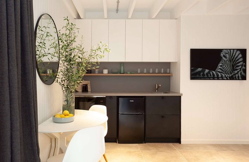 Bondi Apartment | 1BR Private Mezzanine Suite with Luxe Furnishings