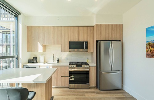 Downtown Phoenix Apartment | 1BR Retreat with Pool, Gym & Rooftop Lounge