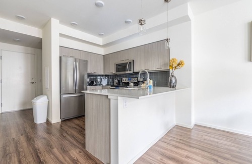 Mercer Island Apartment | 1BR | Rooftop, Gym | Mercer Island | Sophari E