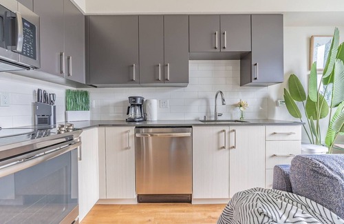 West Bellevue Apartment | 1BR | Views, Rooftop, Gym | Sophari B | Bellevue