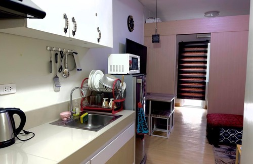 Novaliches Condo | 1BR with Balcony facing swimming pool (WIFI and Netflix)