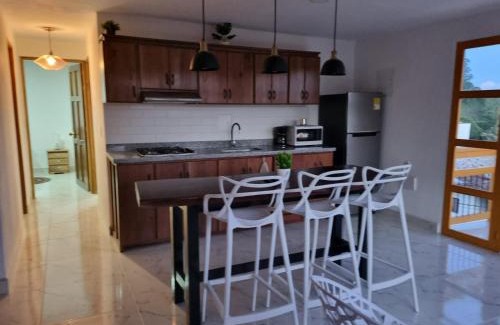 Jerico Apartment | 1Cálido y Amarillo