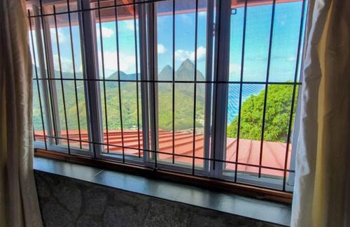Soufriere Quarter House | $1MIL Luxury Villa PITON VIEW - Colombette Villa