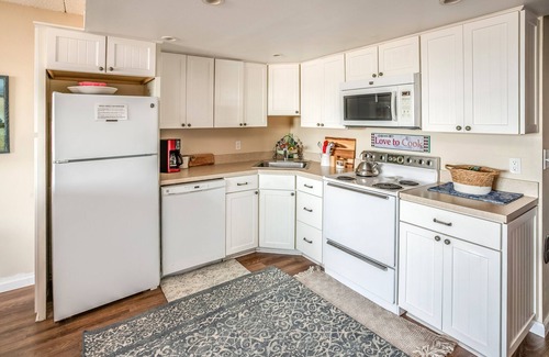 Gearhart Condo | 1st Floor 1 Bedroom Cute and Cozy and Pet Friendly - Walk to beach and golf! No Cleaning Fees.