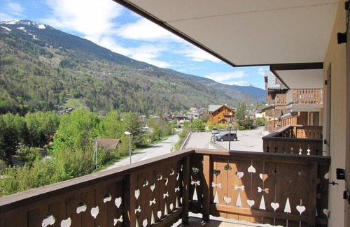 Bozel Apartment | 1st floor, balcony, tv, ski locker, 40m², Courchevel