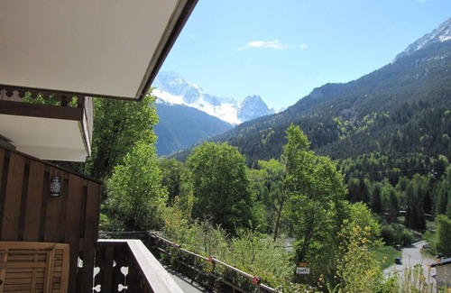 Bozel Apartment | 1st floor, balcony, tv, ski locker, 40m², Courchevel