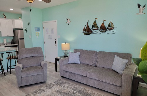 Corpus Christi Condo | 1st FLOOR OASIS, WALK TO BEACH, POOL, HOT TUB, & GYM