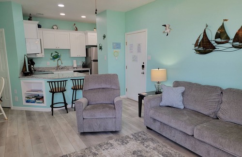 Corpus Christi Condo | 1st FLOOR OASIS, WALK TO BEACH, POOL, HOT TUB, & GYM