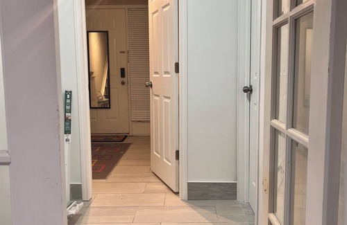 Hamilton House | 1st Floor Studio Unit Near Hamilton Airport, Mohawk College, St. Joe’s Hospital