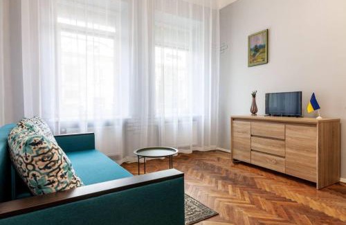 Lviv City Center Apartment | 2 кім квартира подобово на вулиці Ткацькій 8, на 5 осіб - бічна Замарстинівської новобуд Авалон