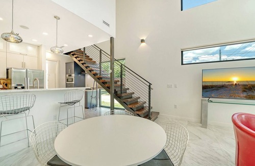 Gillespie Park House | 2/2 BRAND NEW LUXURY TOWNHOME STEPS FROM GILLESPIE PARK, PICKLEBALL, TENNIS,.