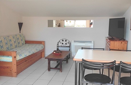 Puissalicon Apartment | 2/4 pers air-conditioned country cottage with private garden and shared swimming pool!