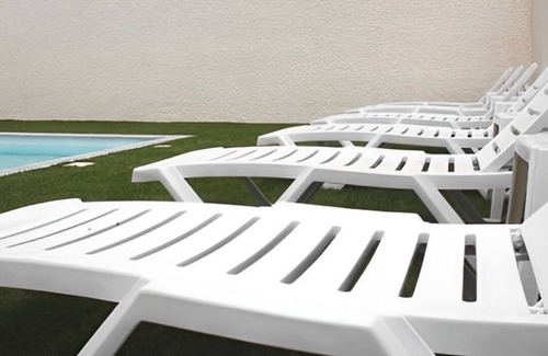 Puissalicon Apartment | 2/4 pers air-conditioned country cottage with private garden and shared swimming pool!
