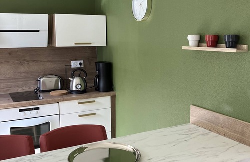Pin - Vert Galant Apartment | 2/4 pers apartment 10 minutes walk from the 24H du Mans circuit with private parking lot