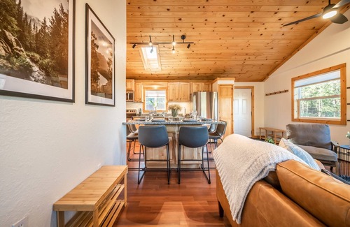 Florissant Cabin | 2.5 Acre Mountain Cabin Retreat w/Sauna + Firepit