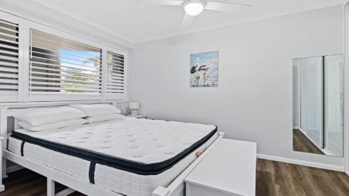 Hawks Nest House | 2 - 76 Mirreen Street Hawks Nest